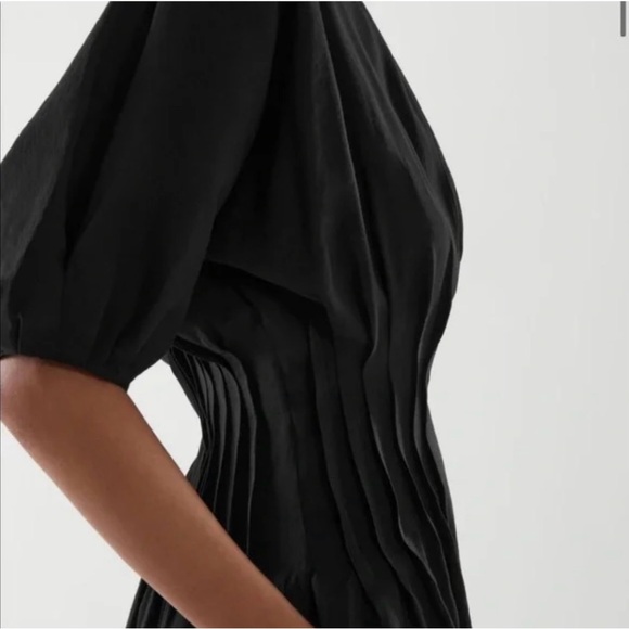 Elegant Black Midi Dress - Picture 2 of 5